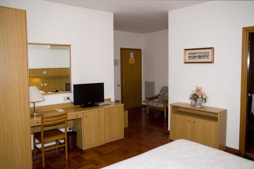 Hotel Ristorante Dotto Varago ภายนอก รูปภาพ
