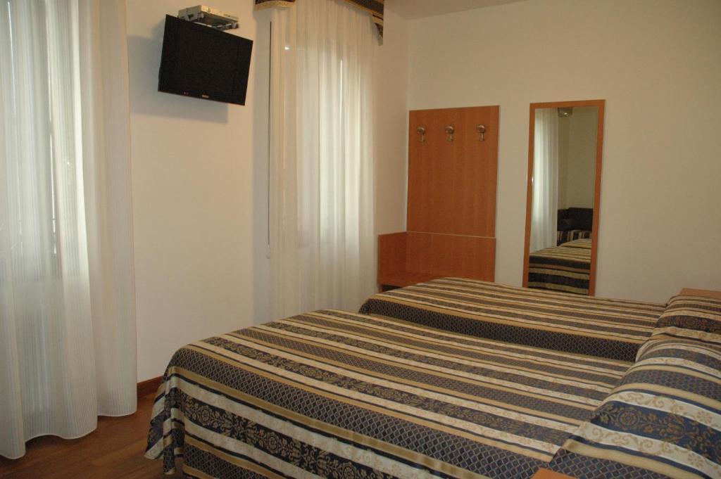 Hotel Ristorante Dotto Varago ภายนอก รูปภาพ