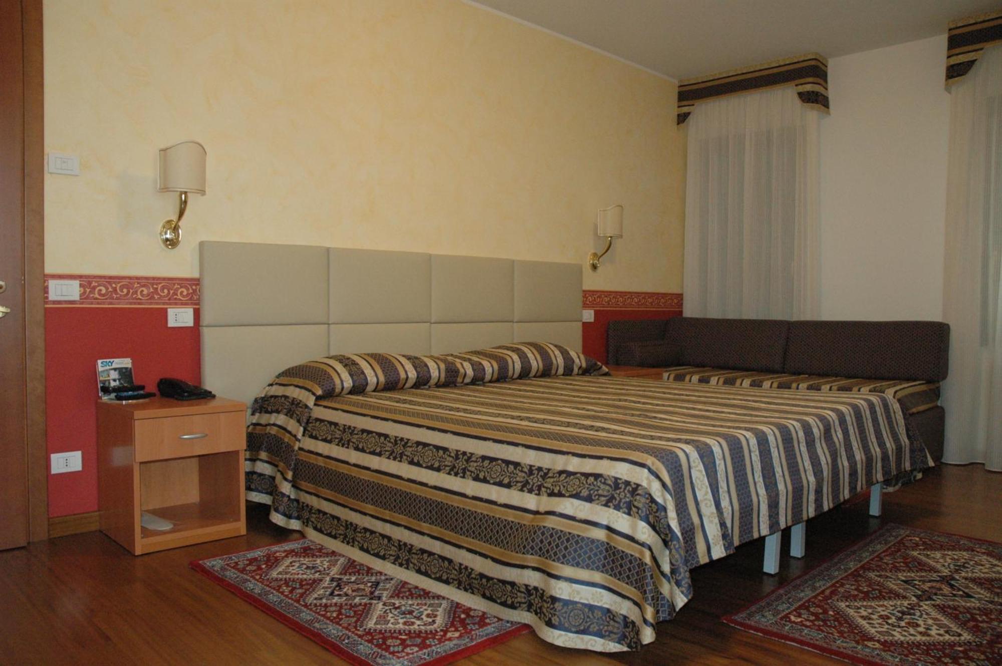 Hotel Ristorante Dotto Varago ภายนอก รูปภาพ