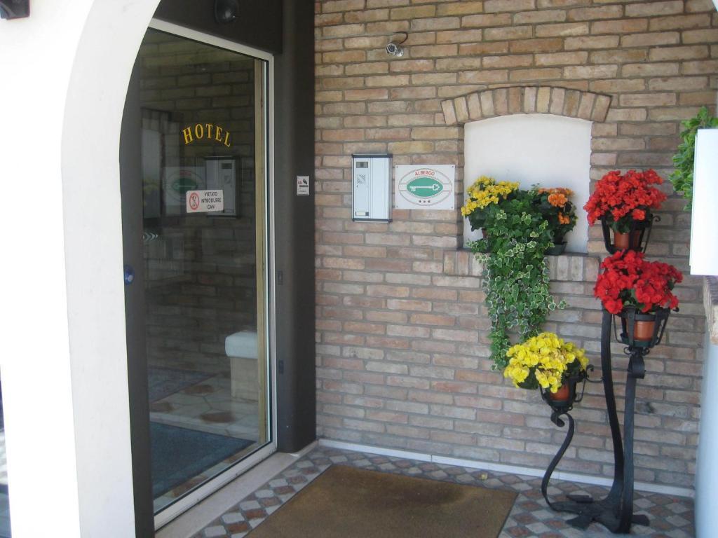 Hotel Ristorante Dotto Varago ภายนอก รูปภาพ